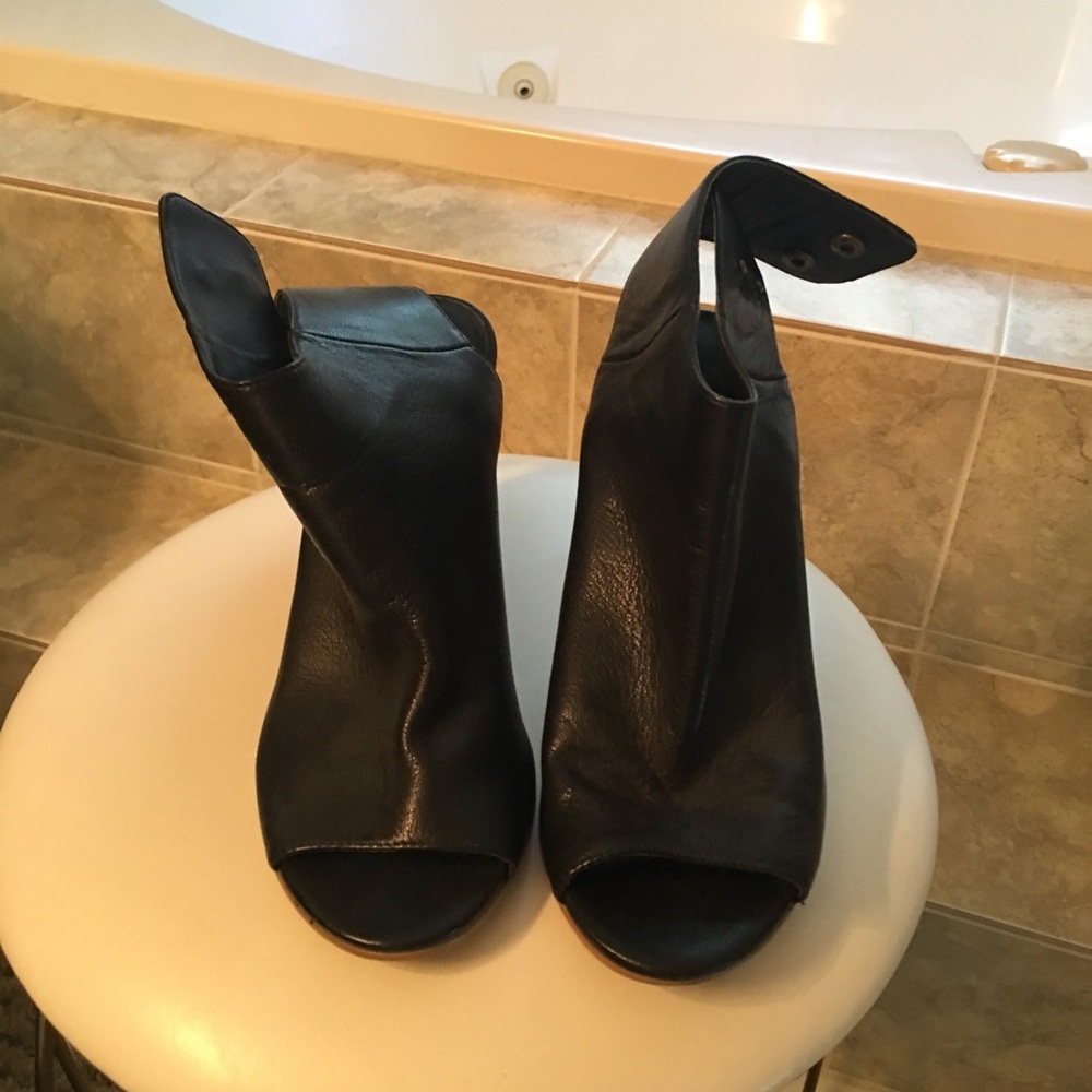 Coach and four prep toe heels